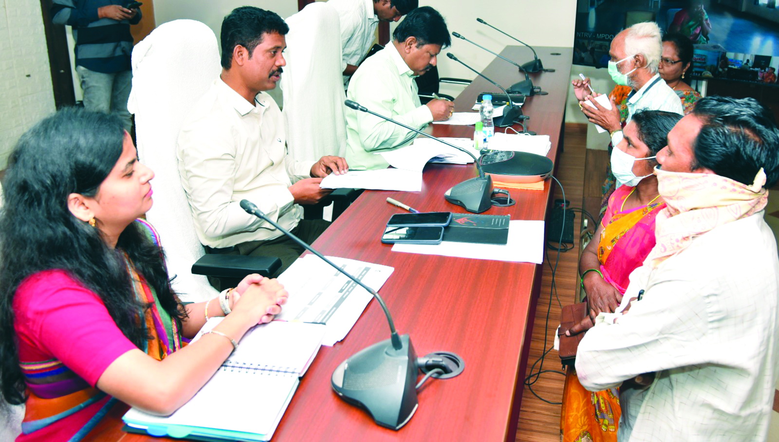 అర్జీల పరిష్కారంపై ప్రత్యేక శ్రద్ధ : కలెక్టర్‌