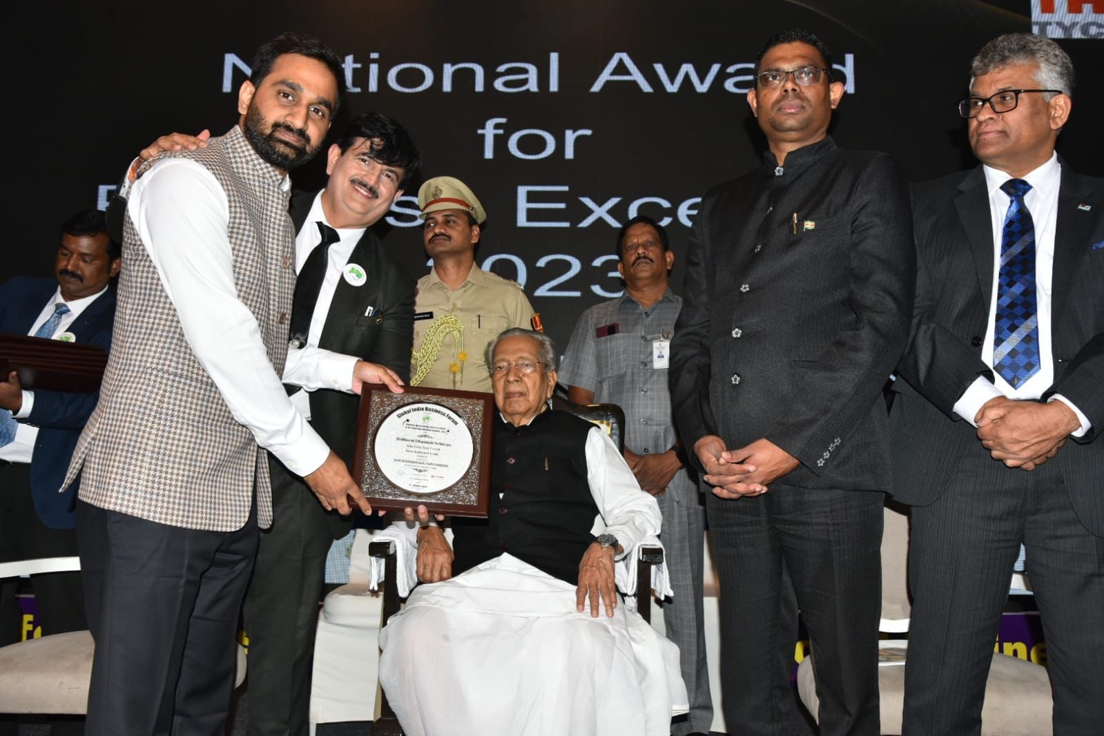 ధనుష్‌ ఎంపికపై హర్షం