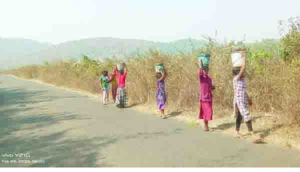 విద్యార్థినులతో వెట్టిచాకిరి!