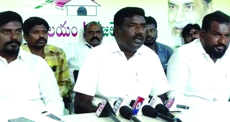 ఎస్‌పి వల్ల దళితుల మనోభావాలు దెబ్బతింటున్నారు..!