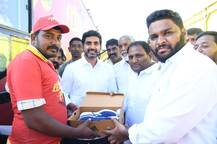 యువగళం పాదయాత్ర వాలంటీర్లకు