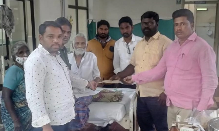 టిడిపి కార్యకర్తకు ఆర్థిక సాయం
