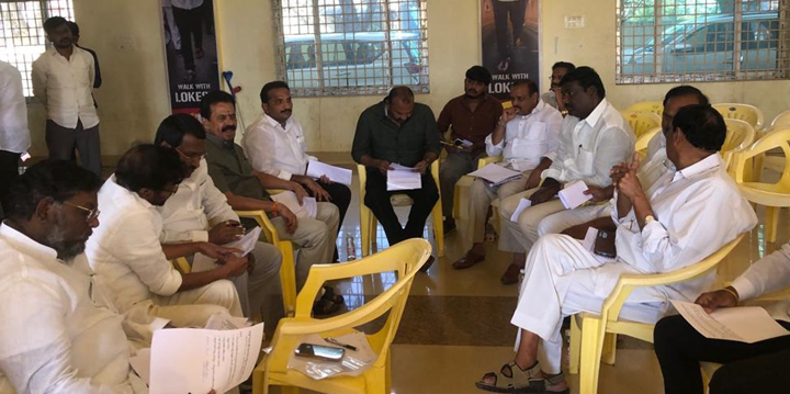 టిడిపి సమావేశానికి హాజరైన 'ఇంటూరి'