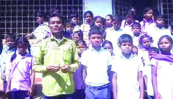 ఉపాధ్యాయుడిని నియమించాలి