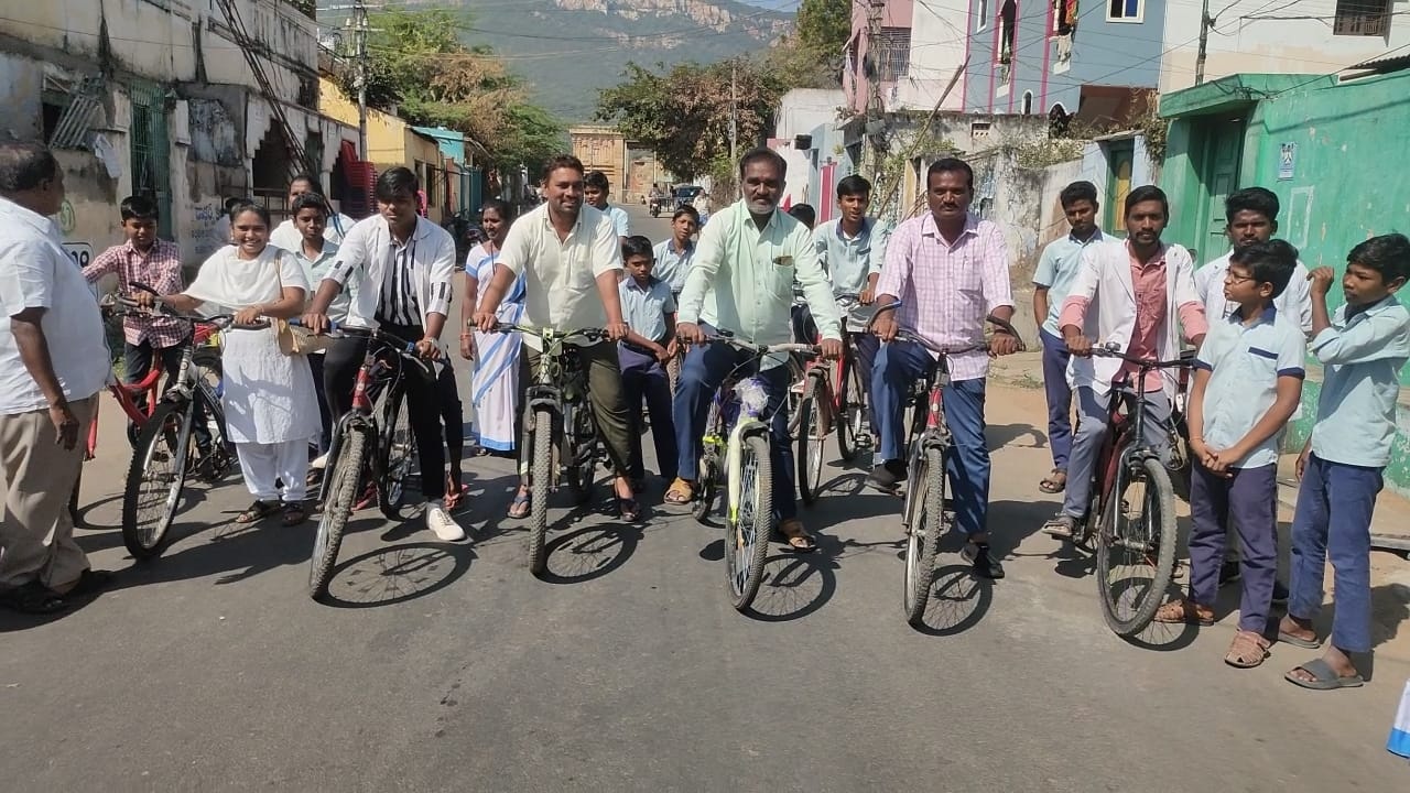 కేన్సర్‌ నివారణపై సైకిల్‌ ర్యాలీ