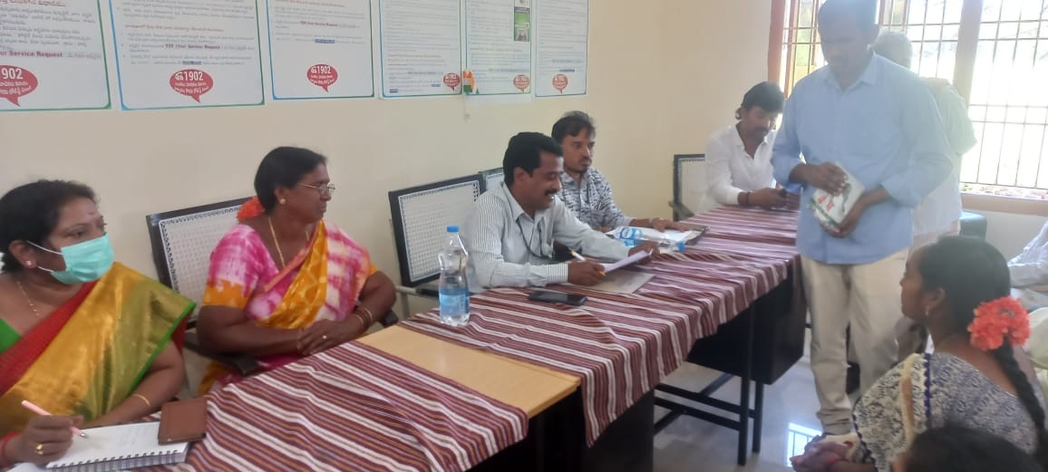 'ఉపాధి' పనులు పరిశీలన
