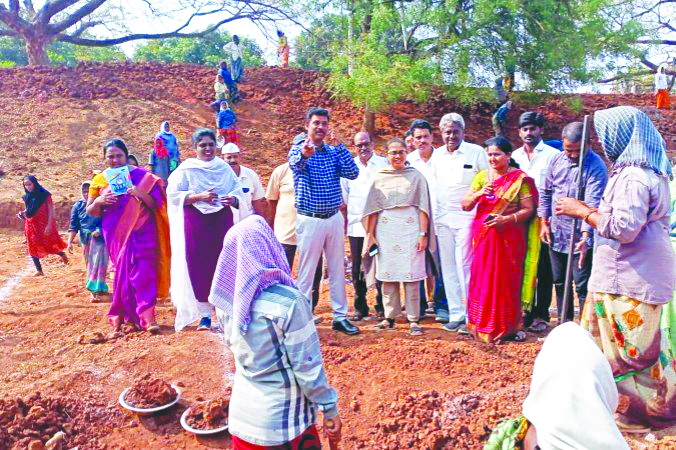 భూగర్భ జలాల పెంపే లక్ష్యంగా చెరువుల అభివృద్ధి