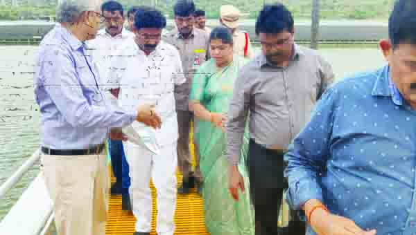 ఫ్లోటింగ్‌ సోలార్‌ ప్రాజెక్టును సందర్శించిన మంత్రి సురేష్‌