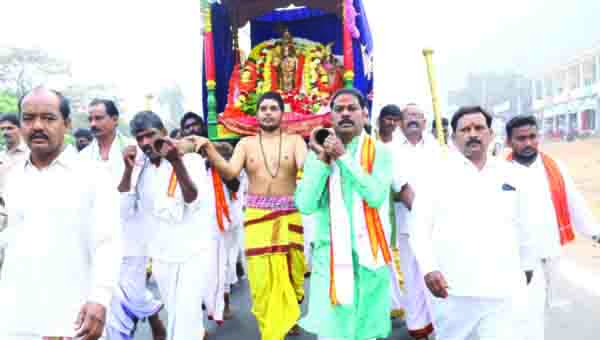 వైభవంగా అప్పన్న డోలోత్సవం