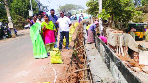 అభివృద్ధి పనుల పరిశీలన