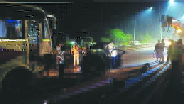 వేర్వేరు రోడ్డు ప్రమాదాల్లో ముగ్గురు మృతి