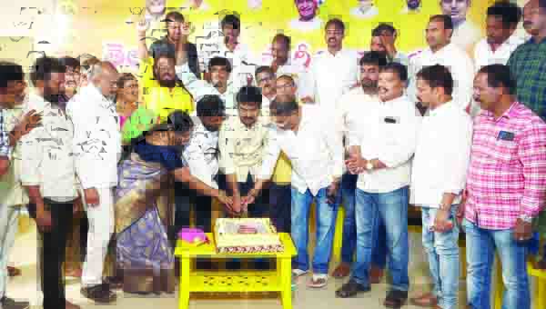 ఘనంగా అచ్చన్నాయుడు పుట్టిన రోజు వేడుకలు