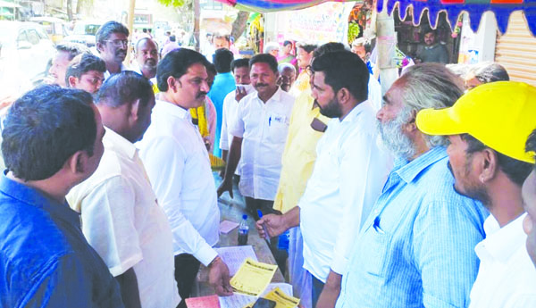 'పర్చూరు'లో ఎమ్మెల్యే ఏలూరి పర్యటన