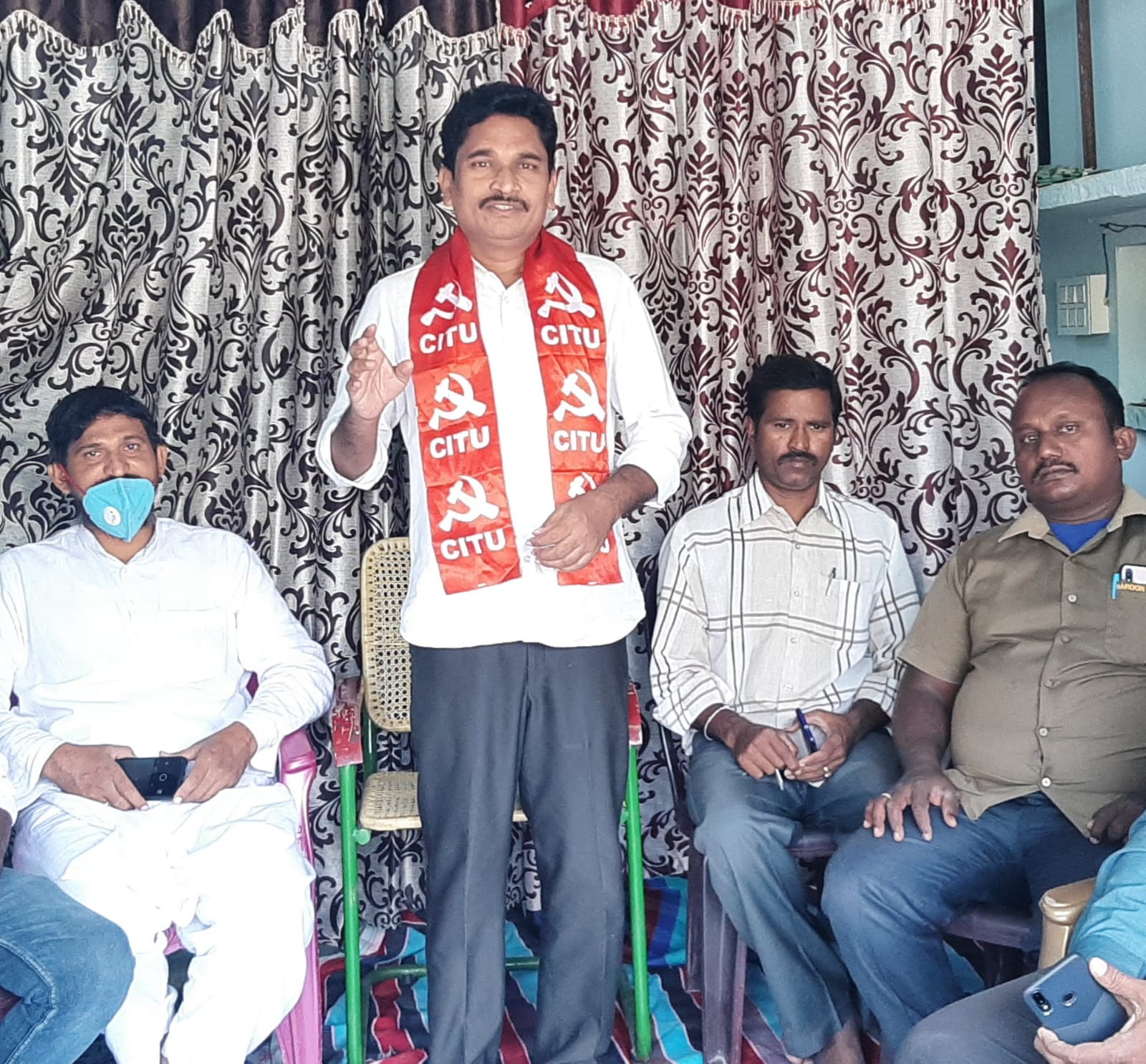 సమావేశంలో మాట్లాడుతున్న సిపిఎం నాయకులు సుధాకర్‌