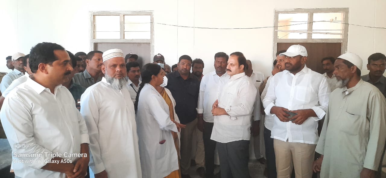  వైద్యశాలను పరిశీలిస్తున్న ఎమ్మెల్యే కాటసాని రామిరెడ్డి 