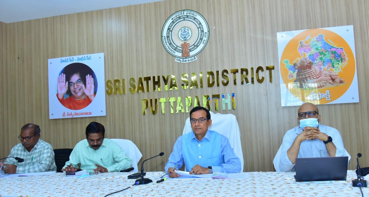 జిల్లాలో వేగవంతంగా రీ సర్వే పనులు