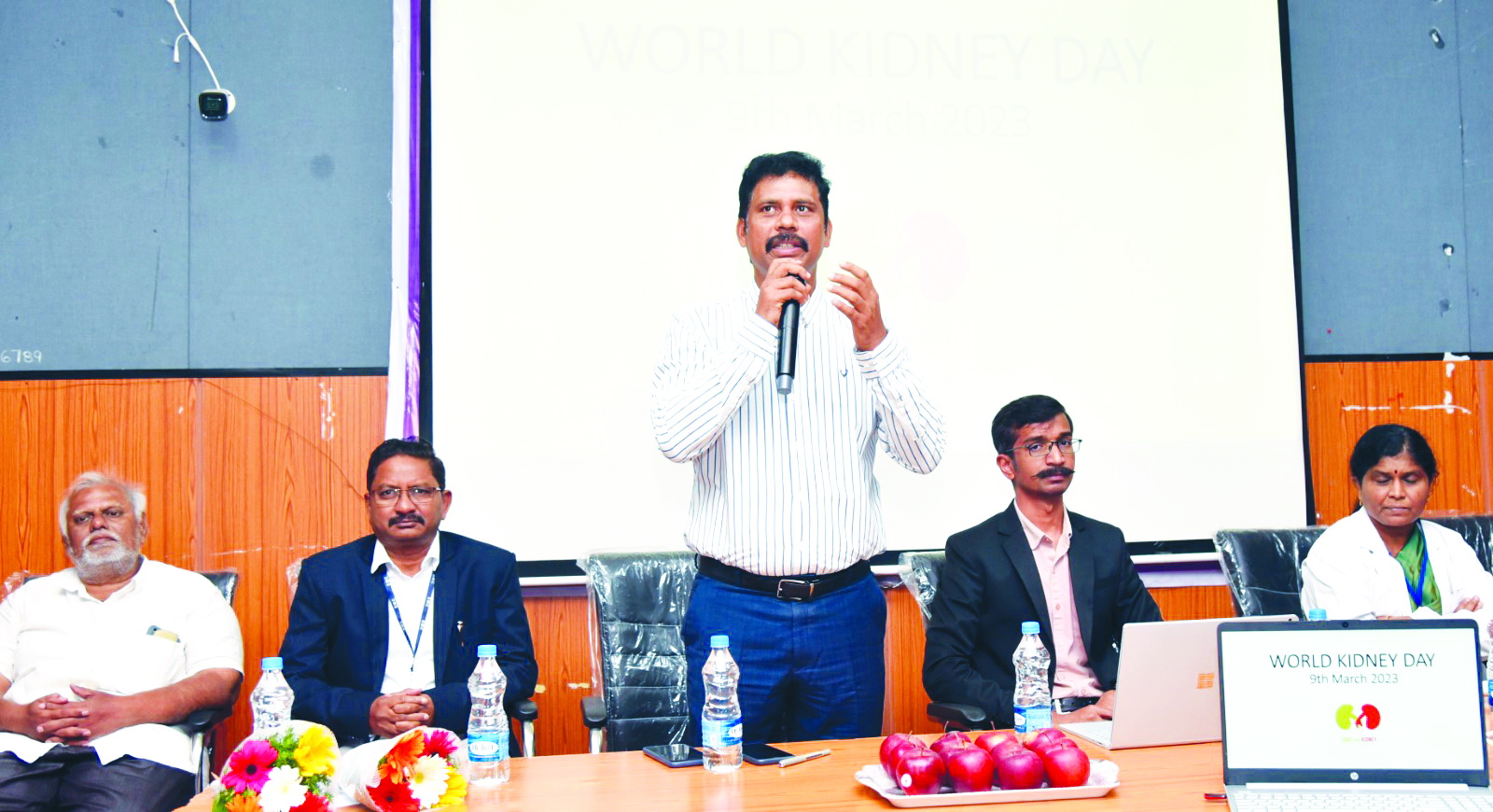 కిడ్నీ సమస్యలపై ప్రజలకు అవగాహన : కలెక్టర్‌