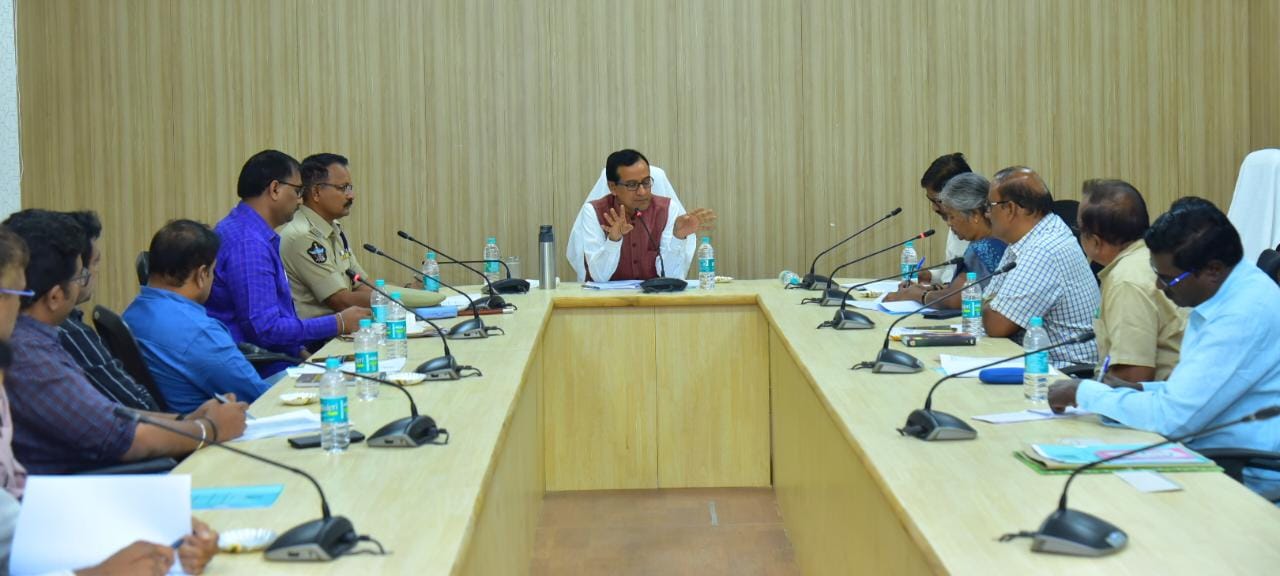 'పది' పరీక్షలను పకడ్బందీగా నిర్వహించాలి : కలెక్టర్‌