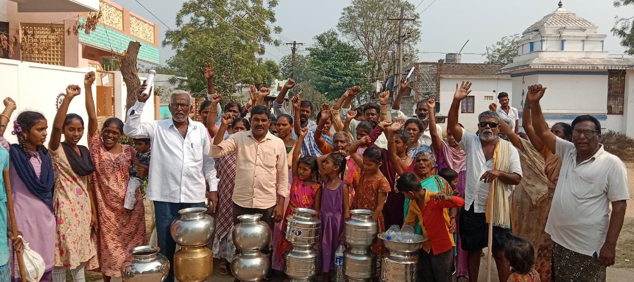 మంచినీరు సరఫరా చేయాలని ధర్నా