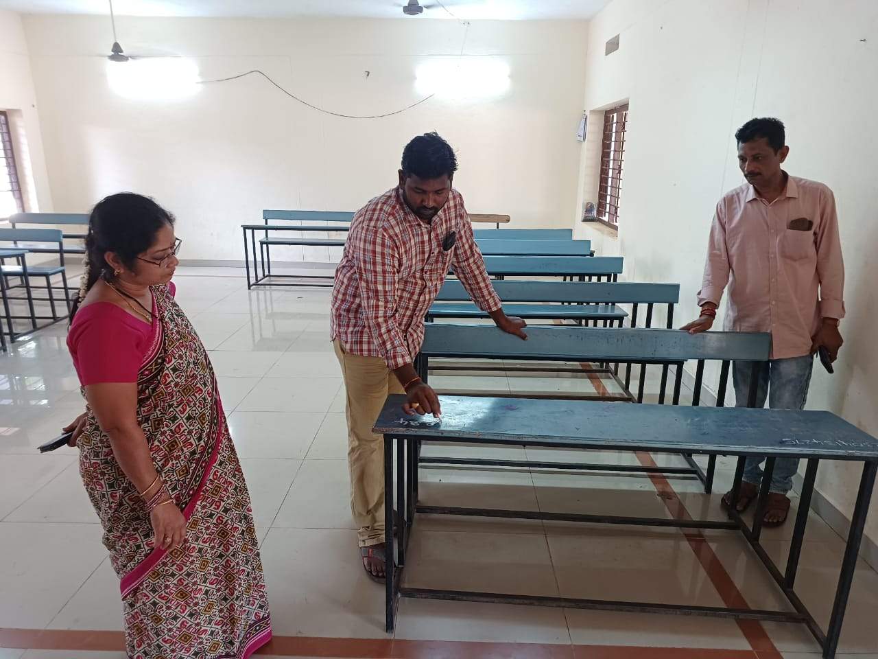 నిముషం ఆలస్యమైనా అనుమతించరు