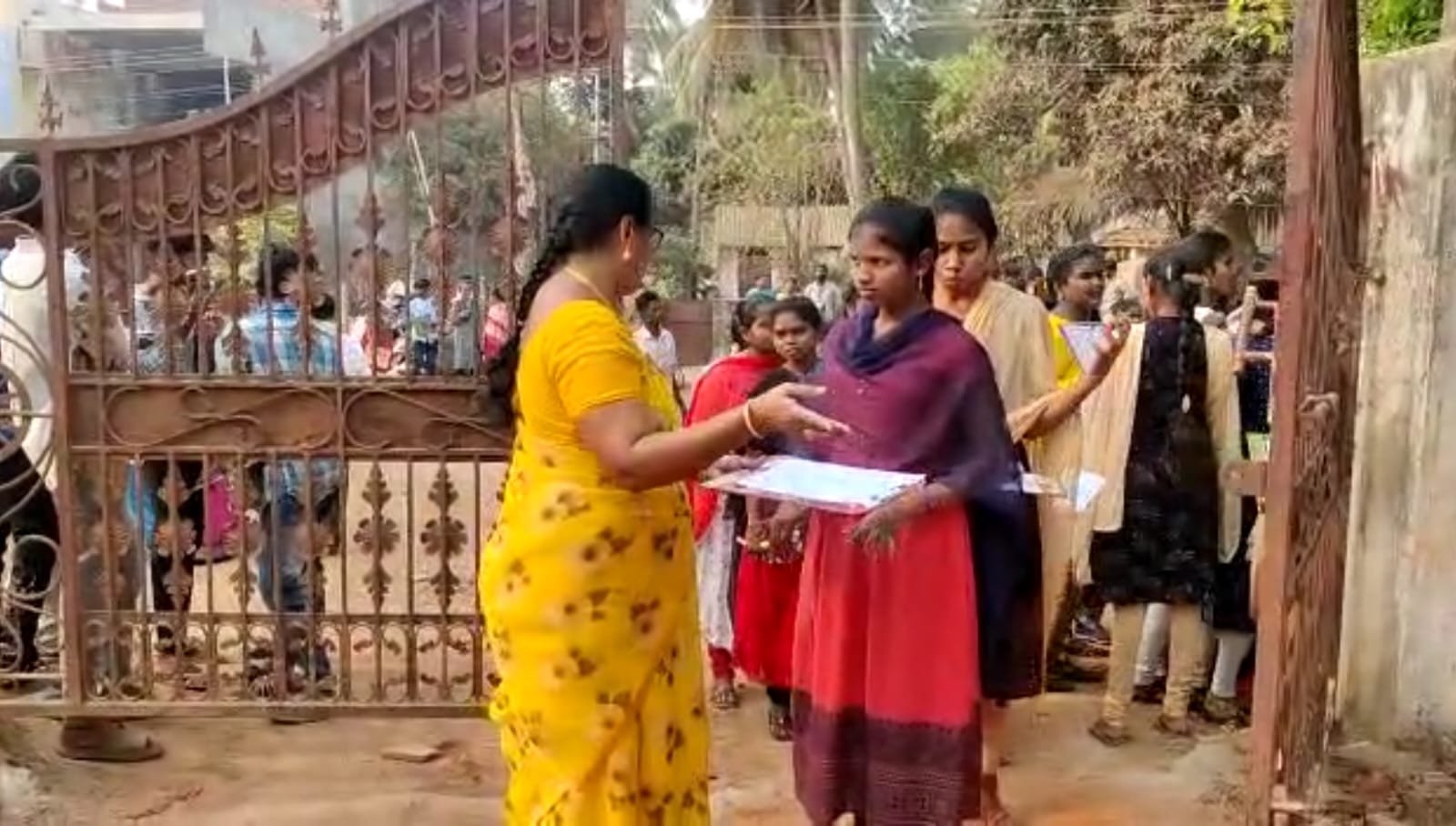 ఇంటర్‌ సెకండియర్‌ పరీక్షలు ప్రారంభం - ఒక మాల్‌ప్రాక్టీస్‌ కేసు నమోదు