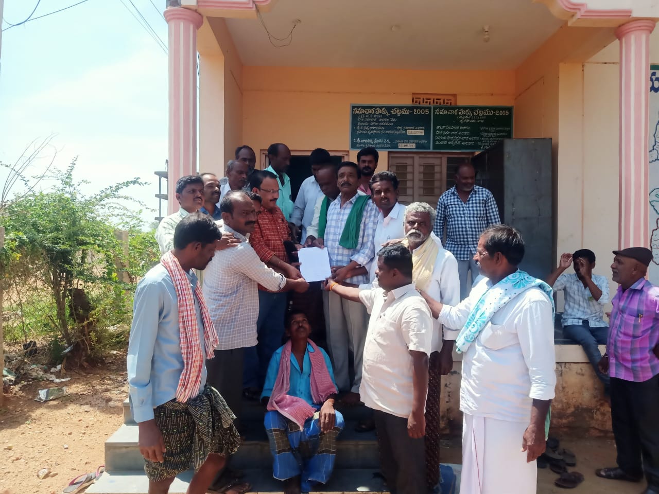 రైతుల ప్రాణాలు పోతున్నా పట్టించుకోరా..?