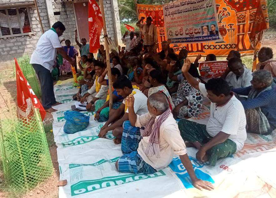 కొనసాగిన దోసపాడు దళితుల రిలే నిరాహార దీక్ష