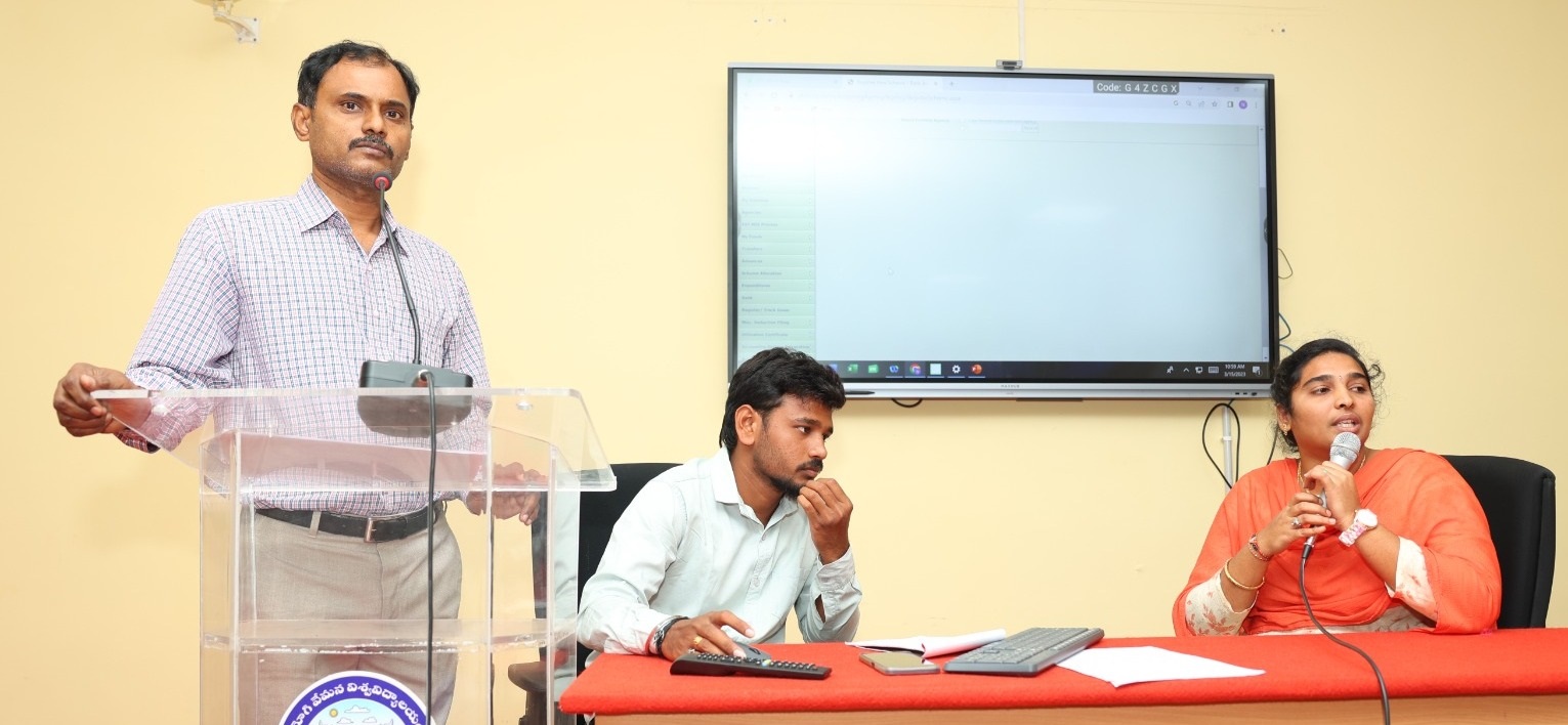 - శిక్షణా తరగతుల్లో మాట్లాడుతున్న ఆచార్య వెంకట్రామిరెడ్డి