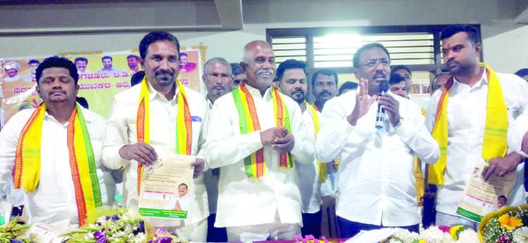   కార్యక్రమంలో మాట్లాడుతున్న కర్ణాటక ఎమ్మెల్యే మంజునాథ్‌