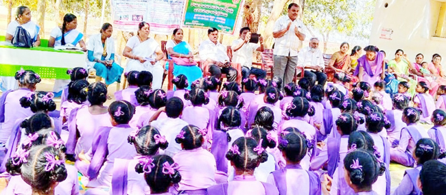 'ఆడపిల్ల ఆలోచనలకు అక్షరం ఆసరాకావాలి'