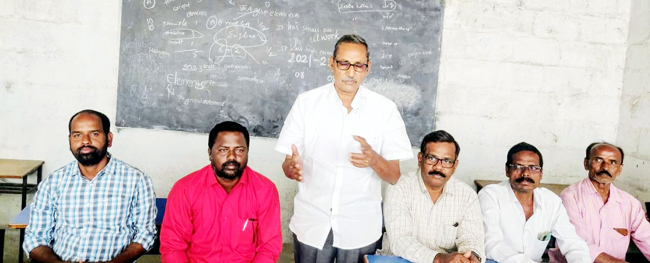 కాంట్రాక్ట్‌, అవుట్‌ సోర్సింగ్‌ ఉద్యోగులను రెగ్యులర్‌ చేయాలి