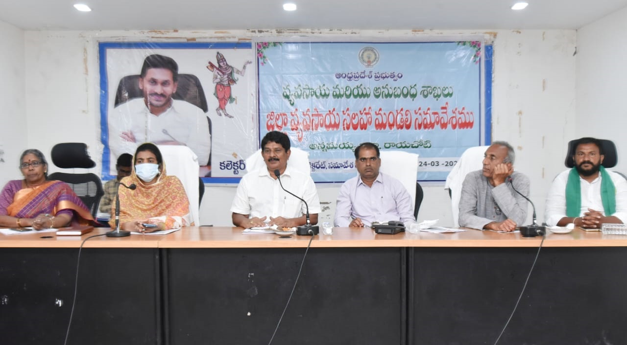 - మాట్లాడుతున్న జిల్లా వ్యవసాయ సలహా మండలి చైర్మన్‌ సుకుమార్‌రెడ్డి