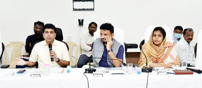 ఫొటో గుర్తింపు కార్డు తప్పనిసరి : కలెక్టర్‌
