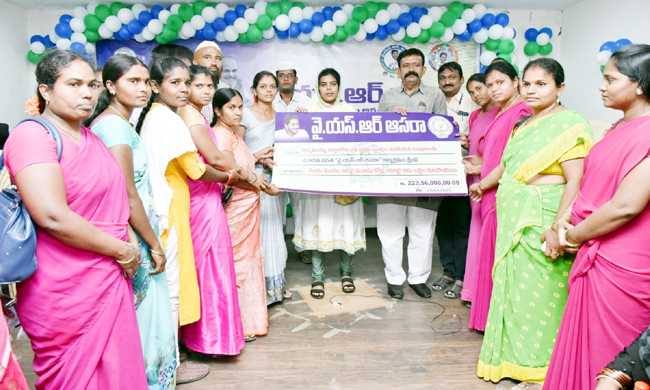 మహిళలకు వరం వైఎస్‌ఆర్‌ ఆసరా : జెసి