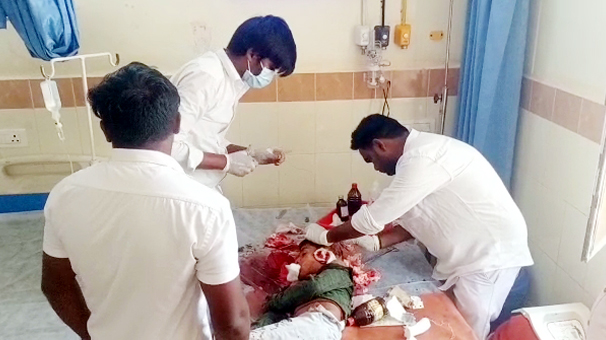 బాలుడిపై పిచ్చికుక్క దాడి