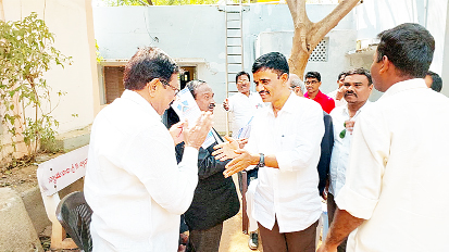 ప్రచారం నిర్వహిస్తున్న పట్టభద్రుల పిడిఎఫ్‌ ఎంఎల్‌సి అభ్యర్థి పోతుల నాగరాజు