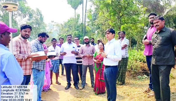 కశింకోట మండలంలో కలెక్టర్‌ పర్యటన