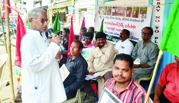 రికార్డులు తారుమారు చేసి గిరిజనులకు అన్యాయం