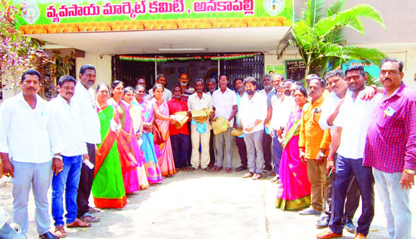 వ్యవసాయ మార్కెట్‌ అభివృద్ధికి కృషి