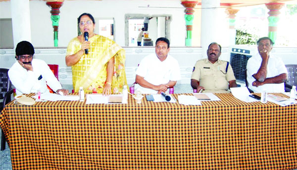 నూకాంబిక కొత్త అమావాస్య జాతరకు అన్ని శాఖల సమన్వయంతో ఏర్పాట్లు