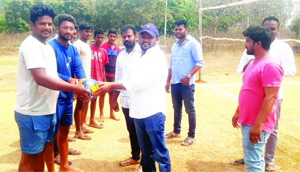 జిల్లా స్థాయి వాలీబాల్‌ పోటీలు ప్రారంభం