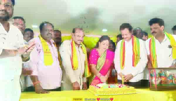 ఘనంగా అనిత జన్మదిన వేడుకలు