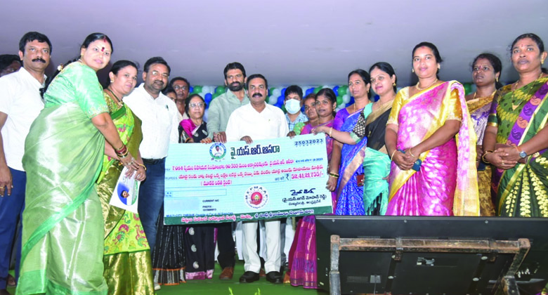 మహిళలకు అండగా వైసిపి ప్రభుత్వం