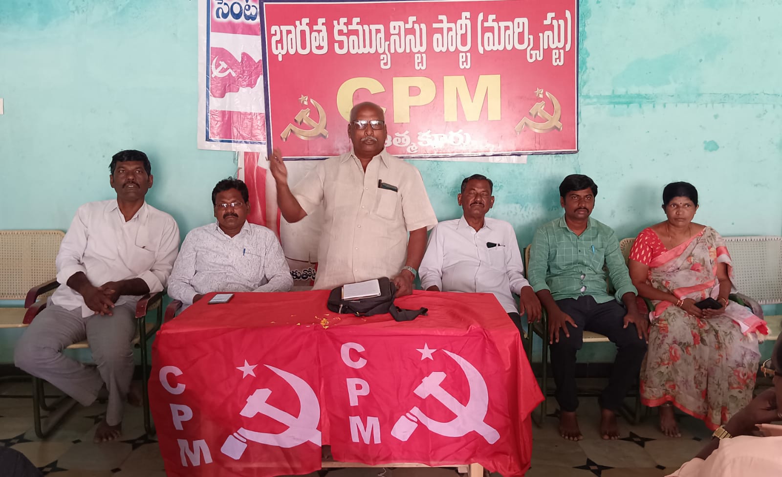 సమావేశంలో మాట్లాడుతున్న సిపిఎం జిల్లా కార్యదర్శి రమేష్‌ కుమార్‌