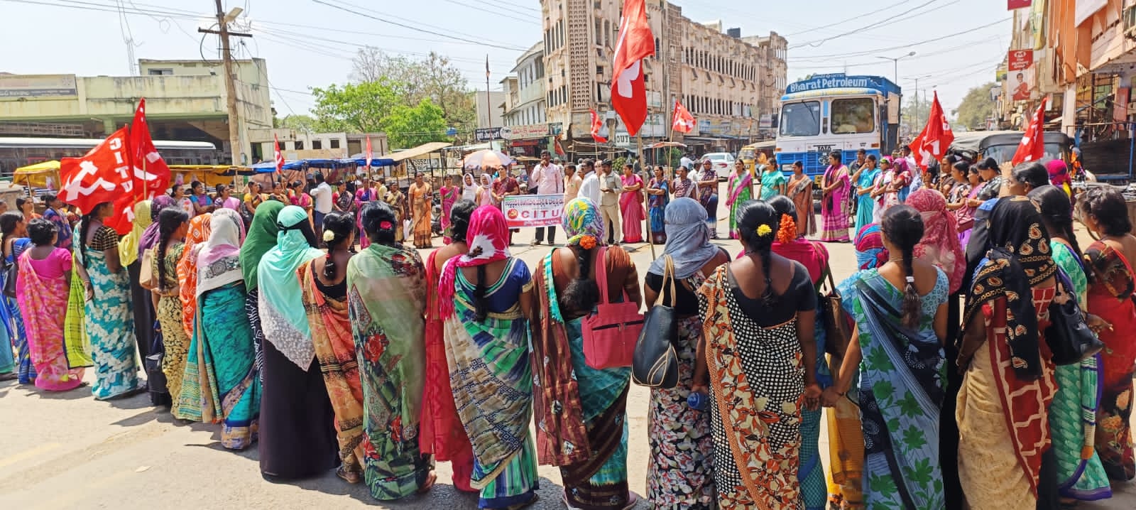 ఆత్మకూరు : ర్యాలీ నిర్వహిస్తున్న అంగన్వాడీ కార్యకర్తలు