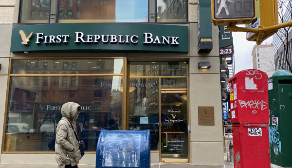 /Another-American-bank-under-extreme-pressure