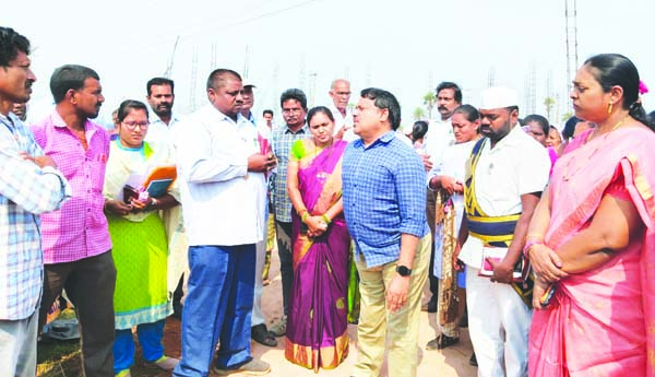 గృహ నిర్మాణాలలో పురోగతి ఏదీ?: జేసీ