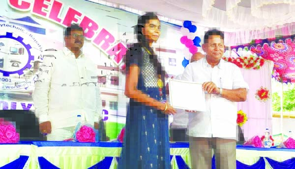 కష్టపడి చదవండి.. పారిశ్రామికవేత్తలుగా ఎదగండి