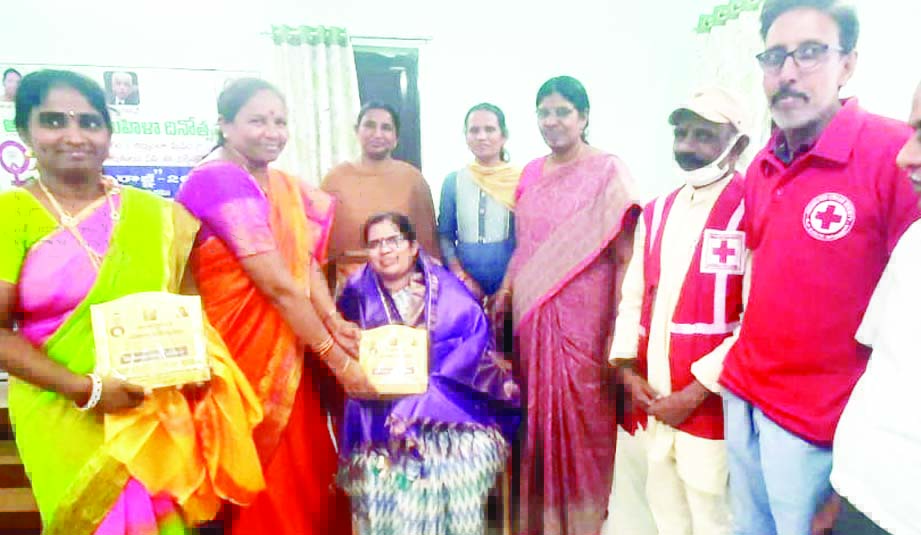 మహిళలు స్వశక్తితో ఎదగాలి : డిఆర్‌ఒ