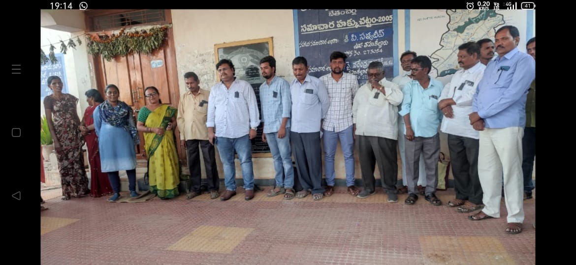 మాట్లాడుతున్న జెఎసి నాయకులు సత్యదీప్‌